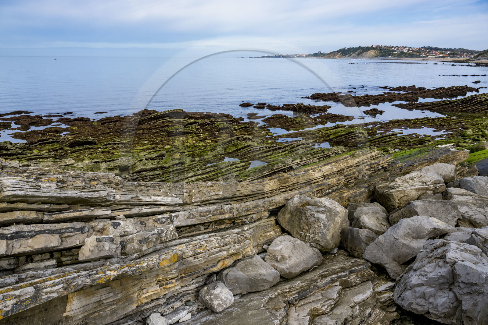 France, Pyrénées-Atlantiques (64), la côte du Pays-Basque, Guéthary, la cote rocheuse, roche de flysch