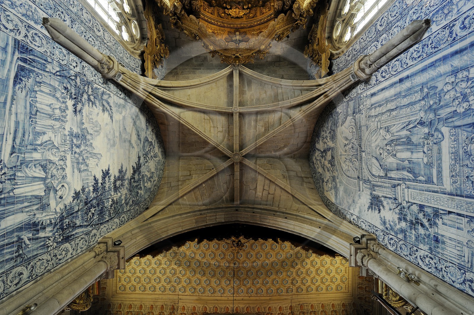 Portugal, région du Minho, Guimaraes, ville classée Patrimoine Mondial de l' UNESCO, Igreja de Sao Francisco ( Eglise Saint Francois d'Assise), azulejos historiés du début du XVIIIème siècle