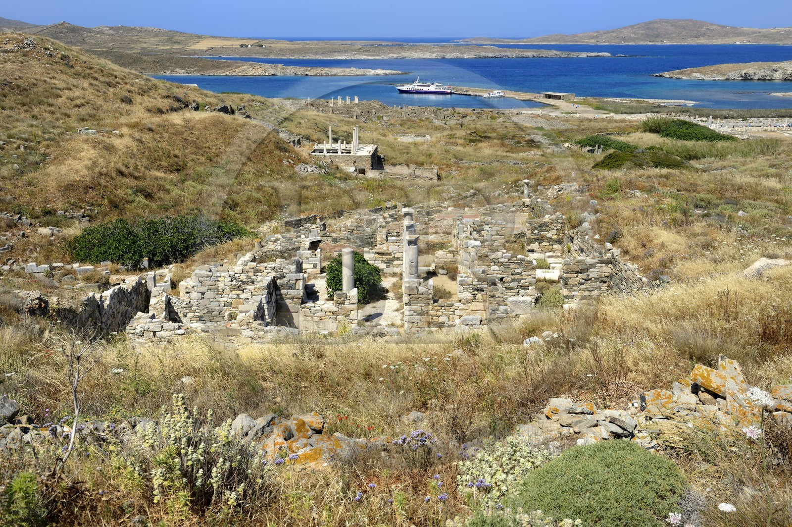 Grèce, île de Delos, classée Patrimoine Mondial de l'UNESCO, site archéologique de Délos, sanctuaire d'Apollon, la plus grande cité antique de la mer Egée
