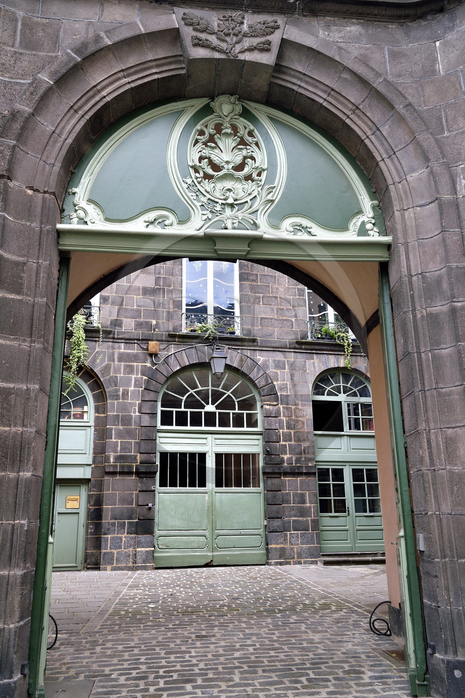 France, Puy-de-Dôme (63), Clermont-Ferrand, Hotel Montrosier de la Vilatelle, hotel particulier du XVIIIe siècle au 38 rue du Port
