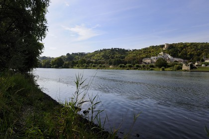 France, Val-d'Oise (95), parc naturel du Vexin français, la Roche-Guyon, labellisé Les Plus Beaux Villages de France, le château et la Seine