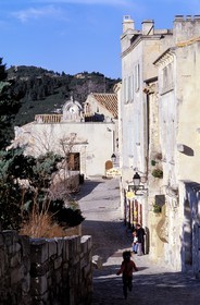 France, Bouches-du-Rhône (13), Les Baux-de-Provence, labellisé Les Plus Beaux Villages de France, place Louis Jou