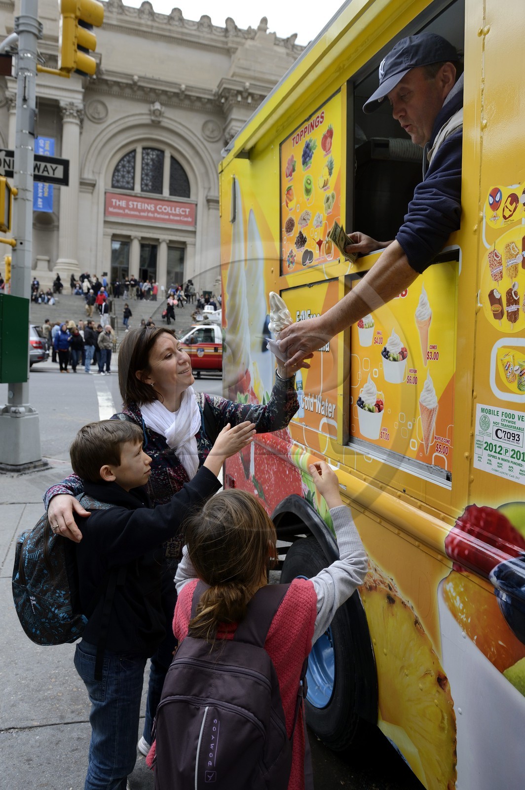 Etats-Unis, New York, Manhattan, vendeur ambulant de glace devant le MET