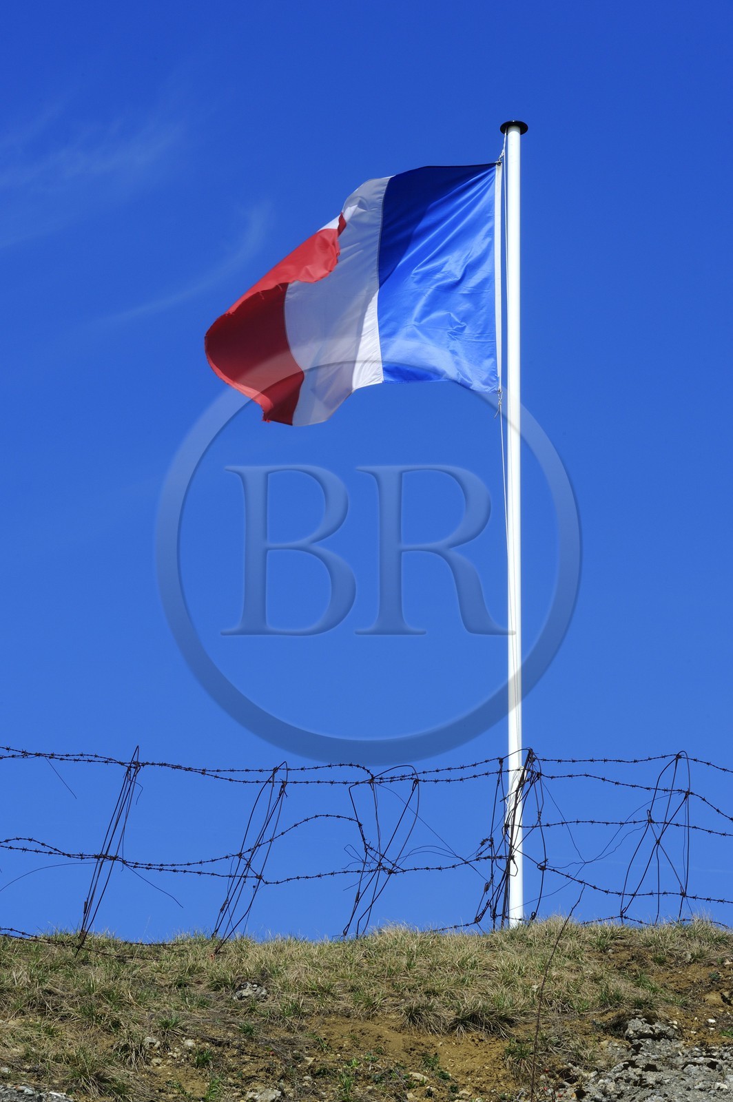 France, Meuse (55), Douaumont, fort de Douaumont, pièce maîtresse de la défense autour de Verdun qui fut pris par les allemands en 1916 puis repris par les troupes coloniales du Maroc la même année, drapeau français