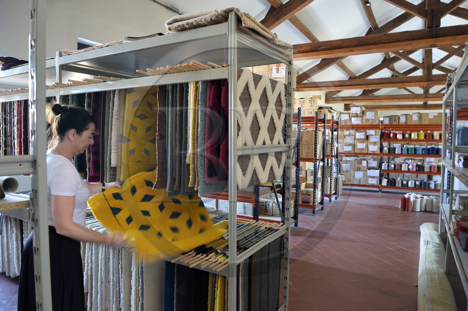 France, Var (83), Presqu'Ile de Saint-Tropez, Cogolin, la Manufacture Cogolin fabrique des tapis depuis 1924, archivage de la collection des échantillons