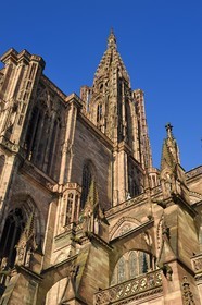 France, Bas-Rhin (67), Strasbourg, vieille ville classée au Patrimoine Mondial de l'UNESCO, la cathédrale Notre-Dame, arcs-boutants de la facade sud