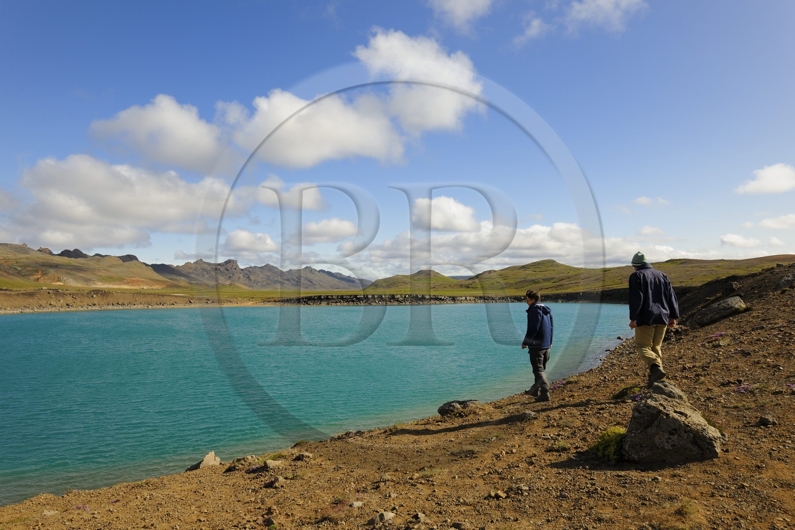Islande, Région de Reykjavik, vallée de Krisuvik, le lac de Grainvatn au sud du lac Kleifarvatn