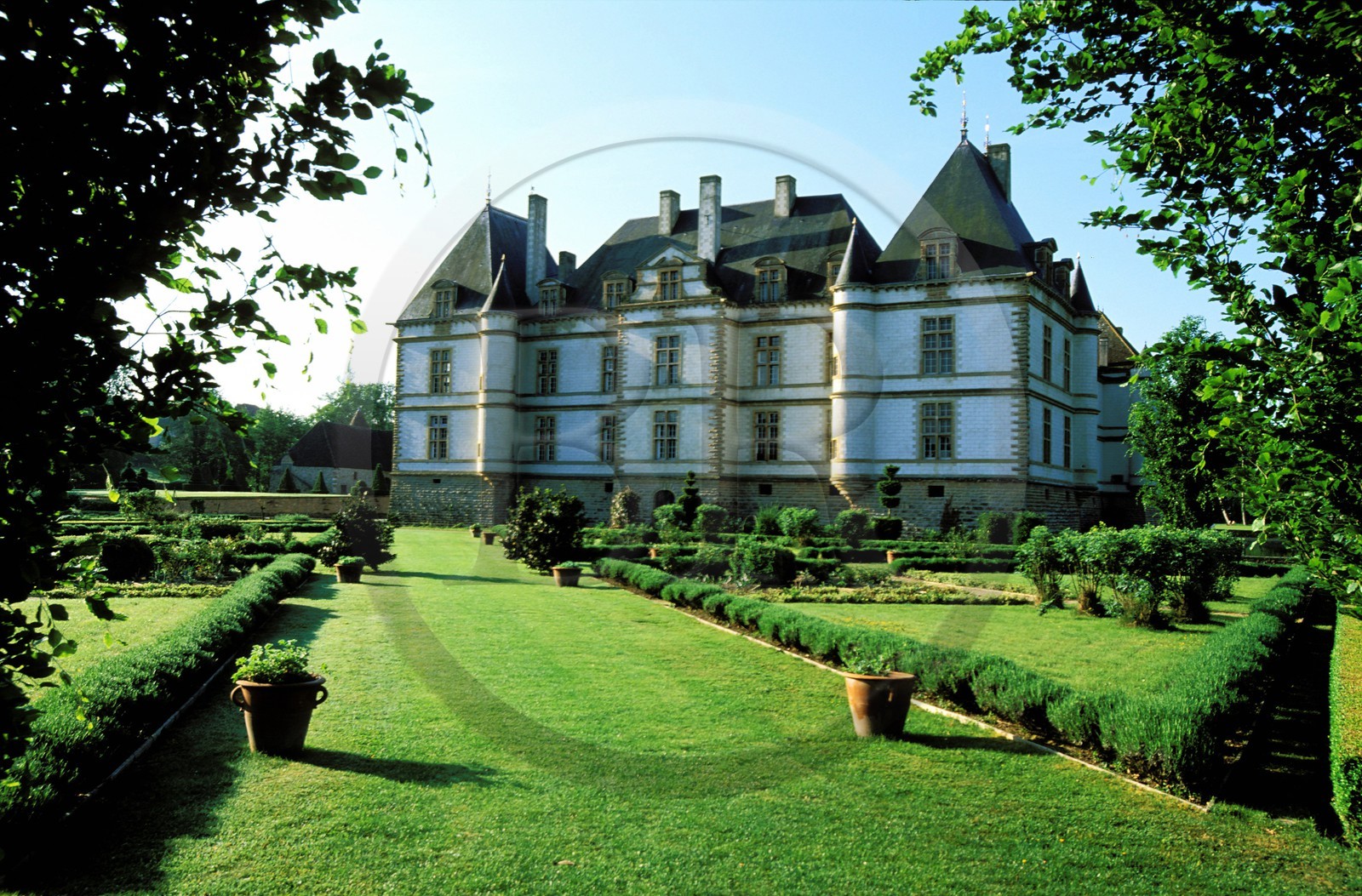 France, Saône-et-Loire (71), Mâconnais, château de Cormatin entouré par son parc