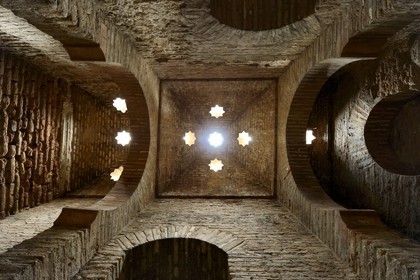 Espagne, Andalousie, Grenade, bains (hammam) de la mosquée de l'Alhambra, classé Patrimoine Mondial de l'UNESCO