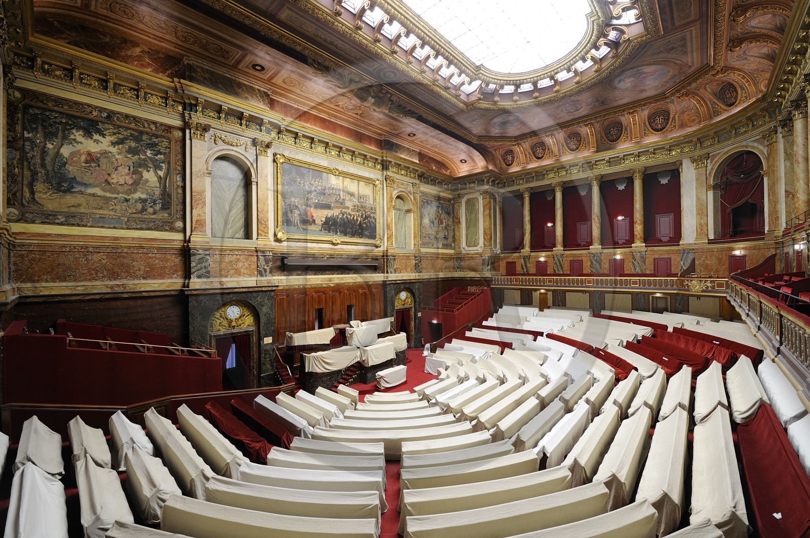 France, Yvelines (78), château de Versailles, classé Patrimoine Mondial de l'UNESCO, aile du Midi, hémicycle du congrès du parlement