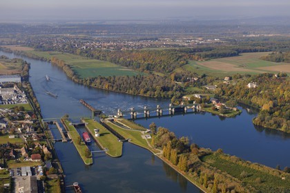 France, Eure (27), Port-Mort, Barrage et écluses sur la Seine (vue aérienne)