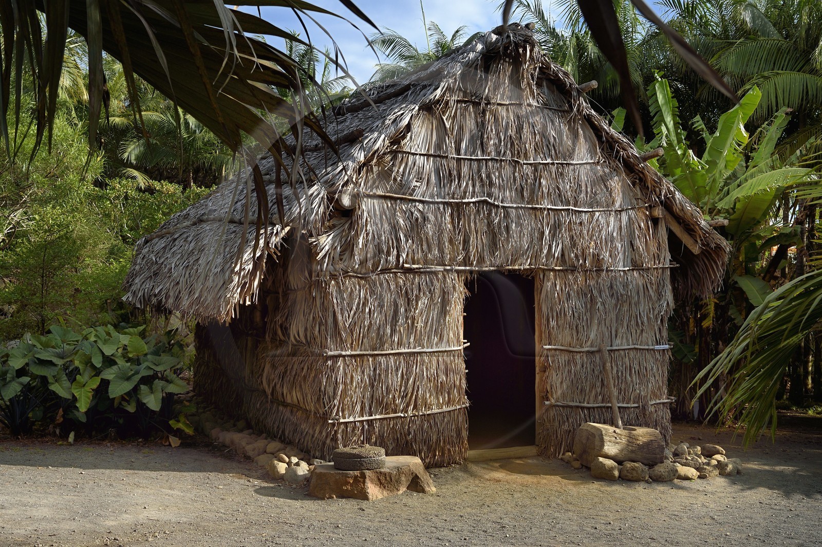France, Ile de la Reunion, Saint Pierre, Jardin Botanique du Domaine du Café Grillé, reconstitution d'une case réunionnaise traditionnelle