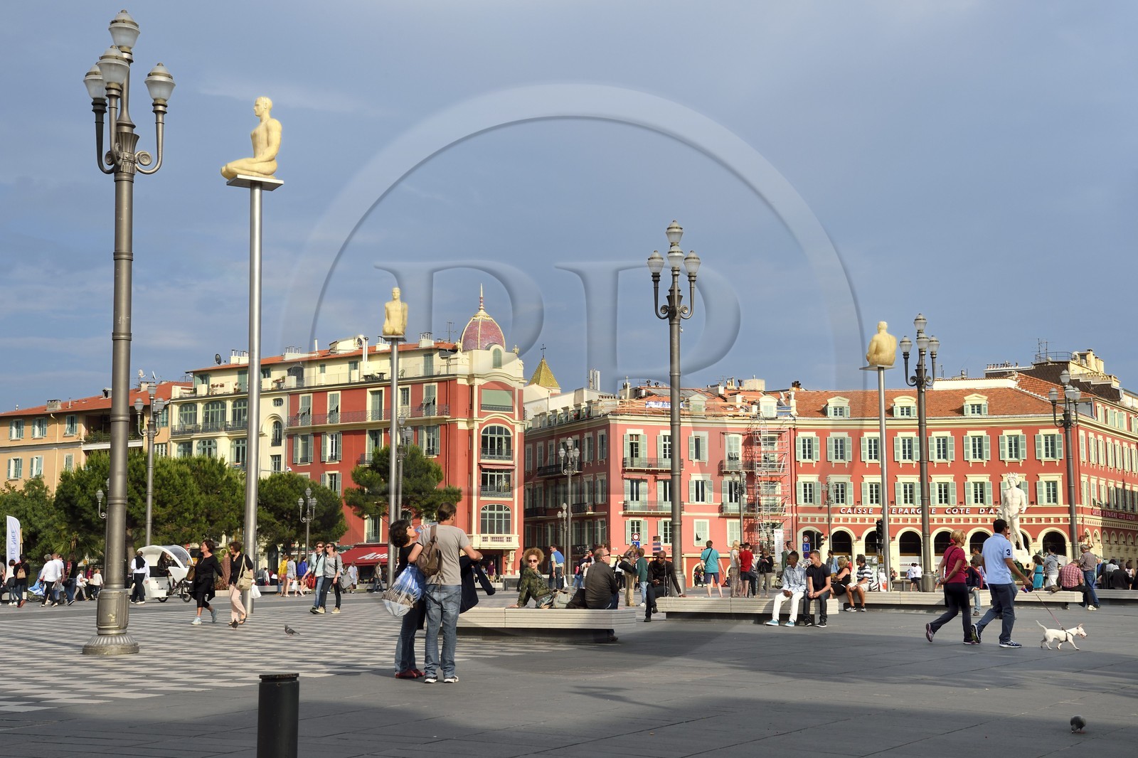 France, Alpes-Maritimes (06), Nice, quartier du Vieux Nice, place Masséna, statues de Jaume Plensa