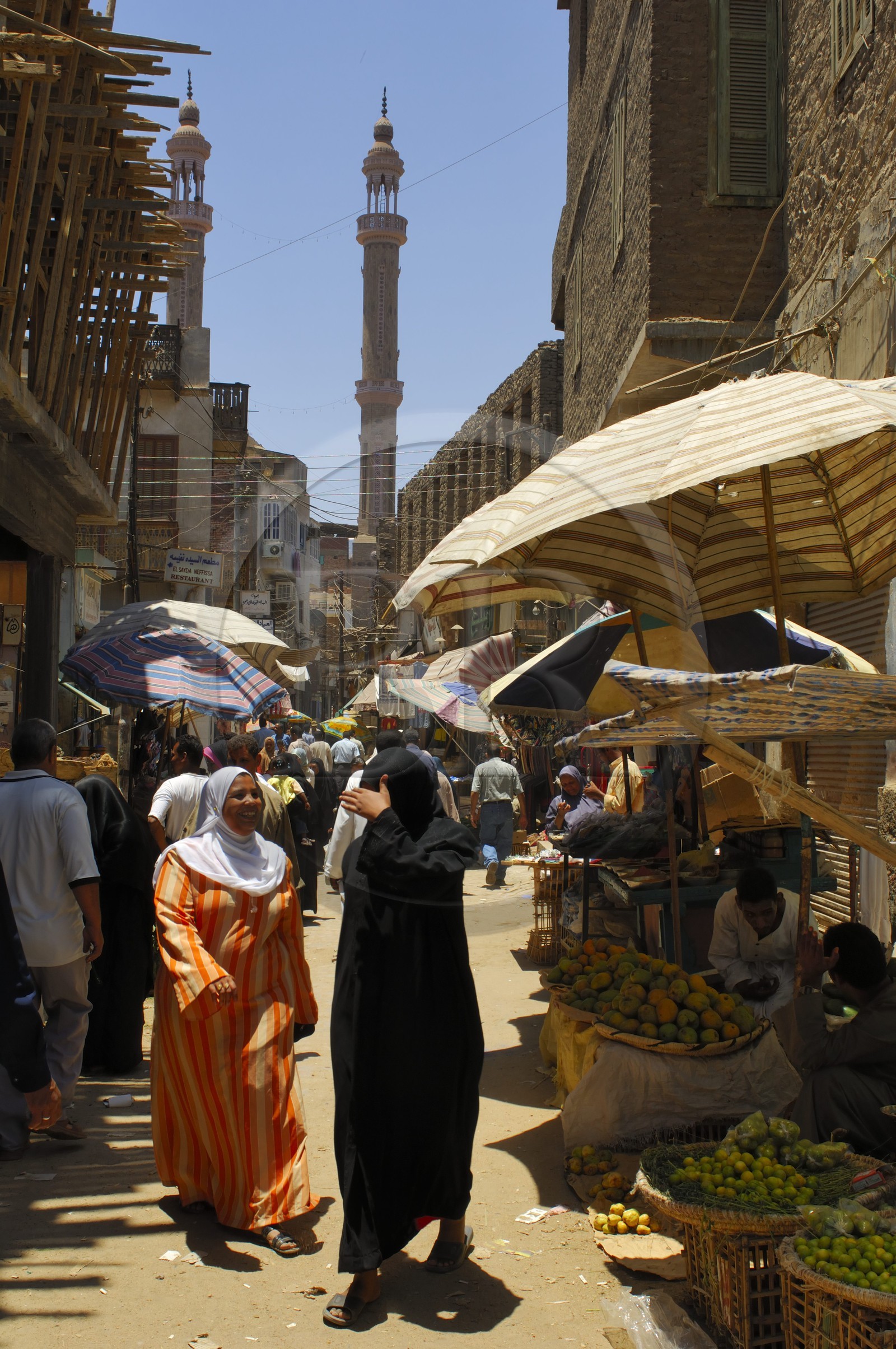 Egypt, Haute Egypte, Nubie, vallée du Nil, Aswan, the souk, fruit and vegetable stall