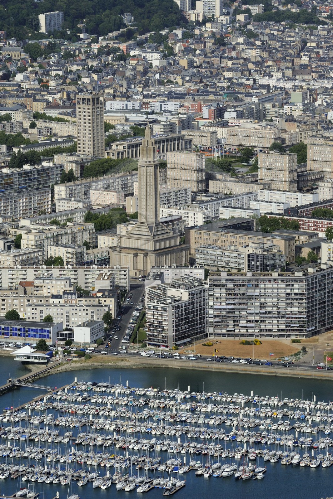 France, Seine-Maritime (76), Le Havre, classé Patrimoine Mondial de l'UNESCO, le coeur de la ville autour de la Tour Lanterne de l'église Saint-Joseph (vue aérienne)
