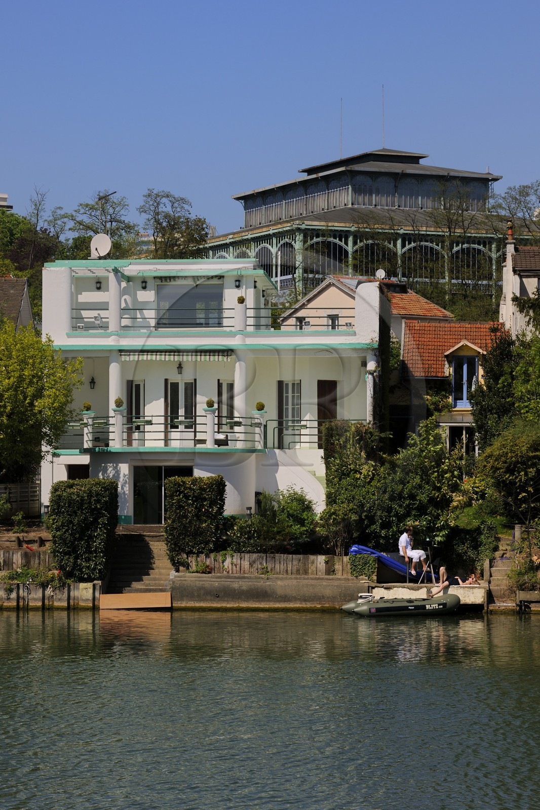 France, Val-de-Marne (94), les bords de Marne, Nogent-sur-Marne, le Pavillon Baltard et une villa au bord de la Marne