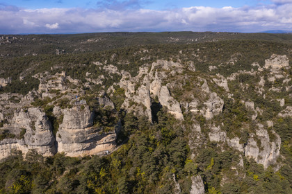 France, Aveyron (12), Causses et les Cévennes, paysage culturel de l'agro-pastoralisme méditerranéen, classés Patrimoine Mondial de l'UNESCO, Causse Noir, La Roque-Sainte-Marguerite, chaos de Montpellier-le-Vieux, la Cité de Pierres (vue aérienne)