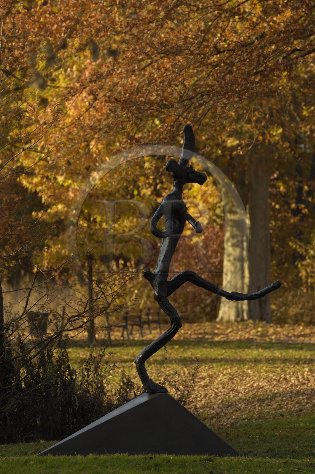 France, Bas-Rhin (67), Strasbourg, Chateau de Pourtalès, le Parc de sculpture, The Bowler (1992) de Barry Flanagan