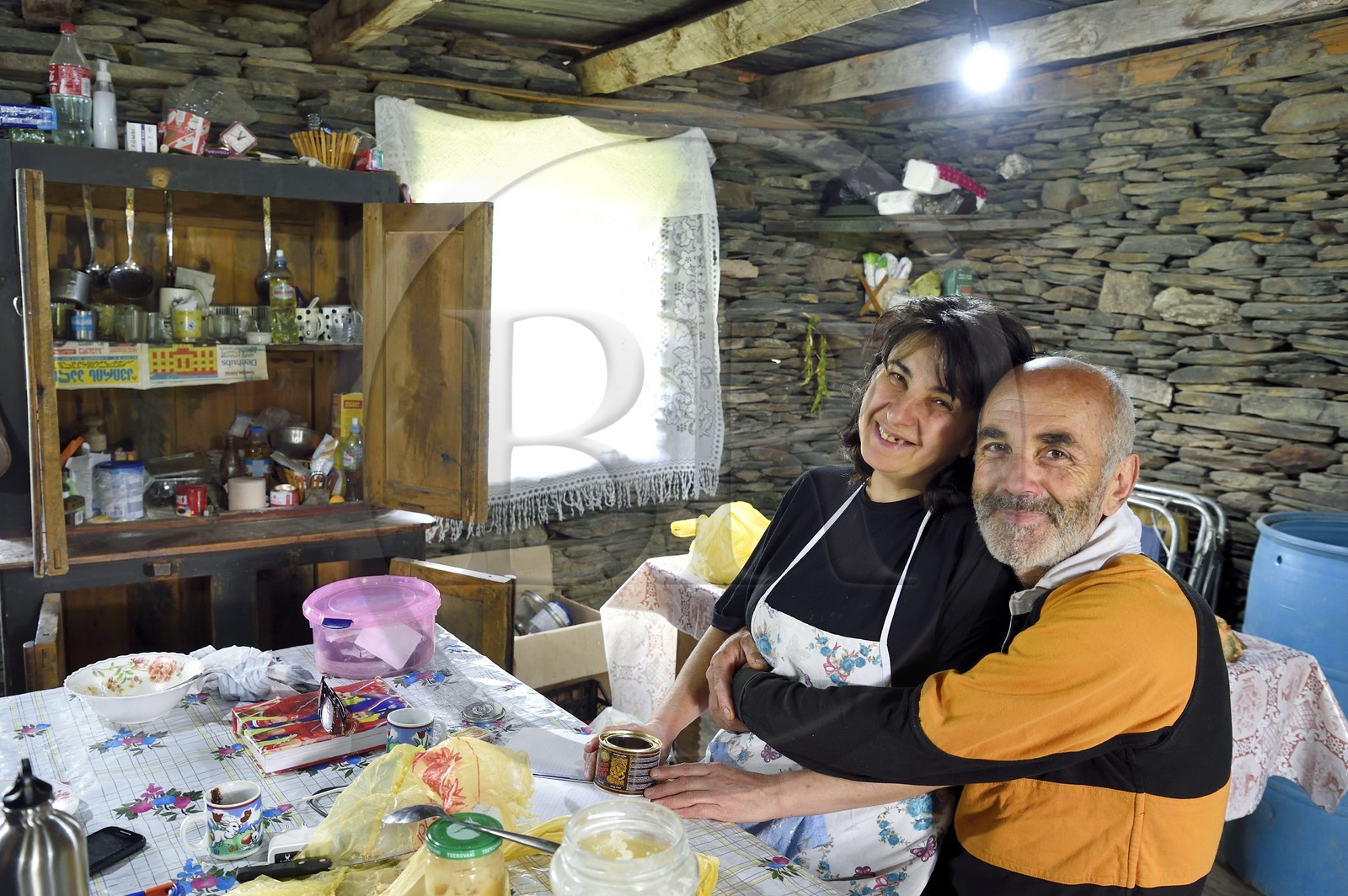 Géorgie, Kakheti, Parc national de Touchétie, village de Shenako, Soso Pirashvili et Lia Otarashvili dans leur maison d'été