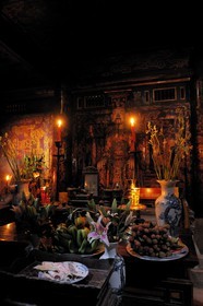 Vietnam, province de Ninh Binh, Hoa Lu, temple de Dinh Tien Hoang, construit au Xe siècle et restauré au XVIe siècle, dédié à la dynastie des Dinh, statue de l'empereur Dinh