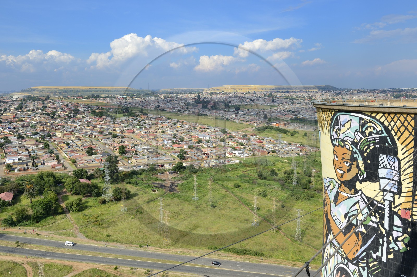 Afrique du Sud, province de Gauteng, Johannesburg, Orlando Towers qui dominent le quartier d'Orlando du township de Soweto, les deux tours de refroidissement de la centrale d'Orlando