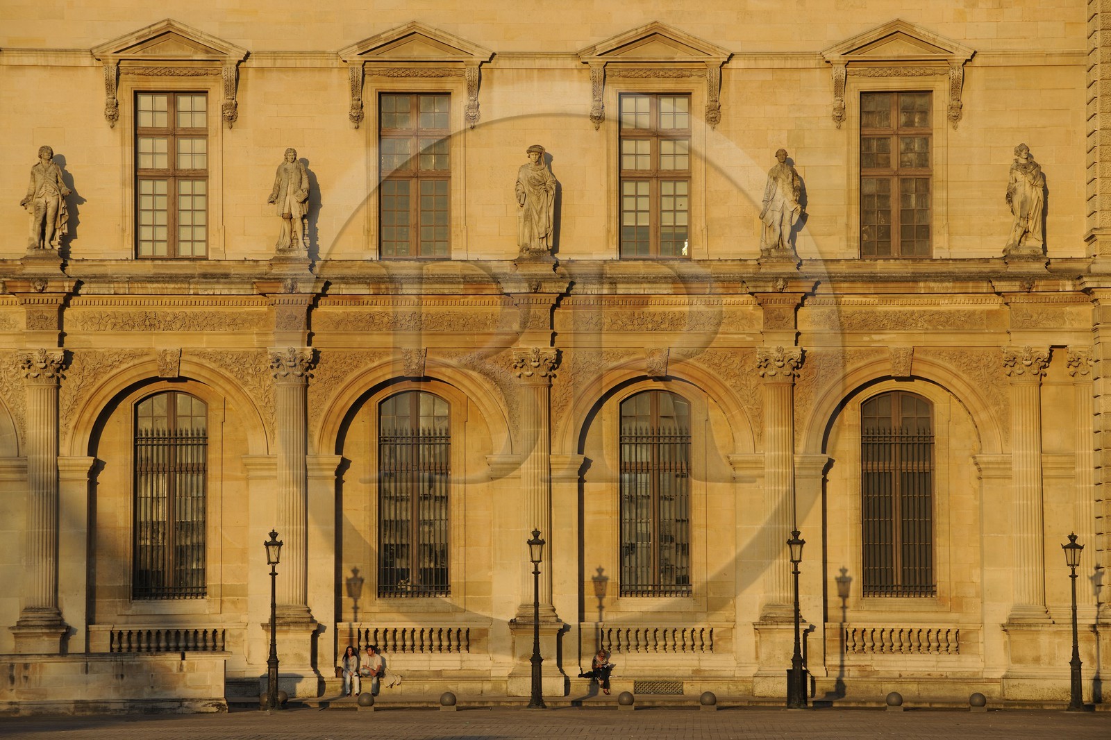 France, Paris (75), dans la cour du Louvre