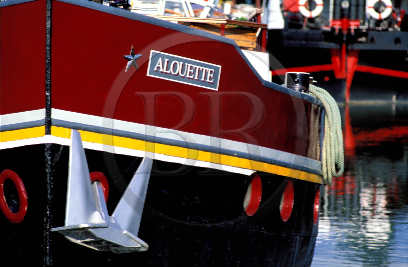 France, Côte-d'Or (21), une péniche sur le canal de Bourgogne