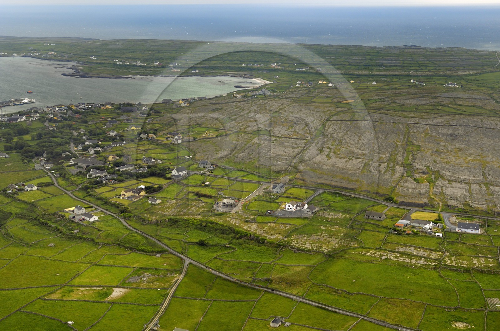 Irlande, Comté de Galway, Aran Islands, Inishmore (photo aérienne)