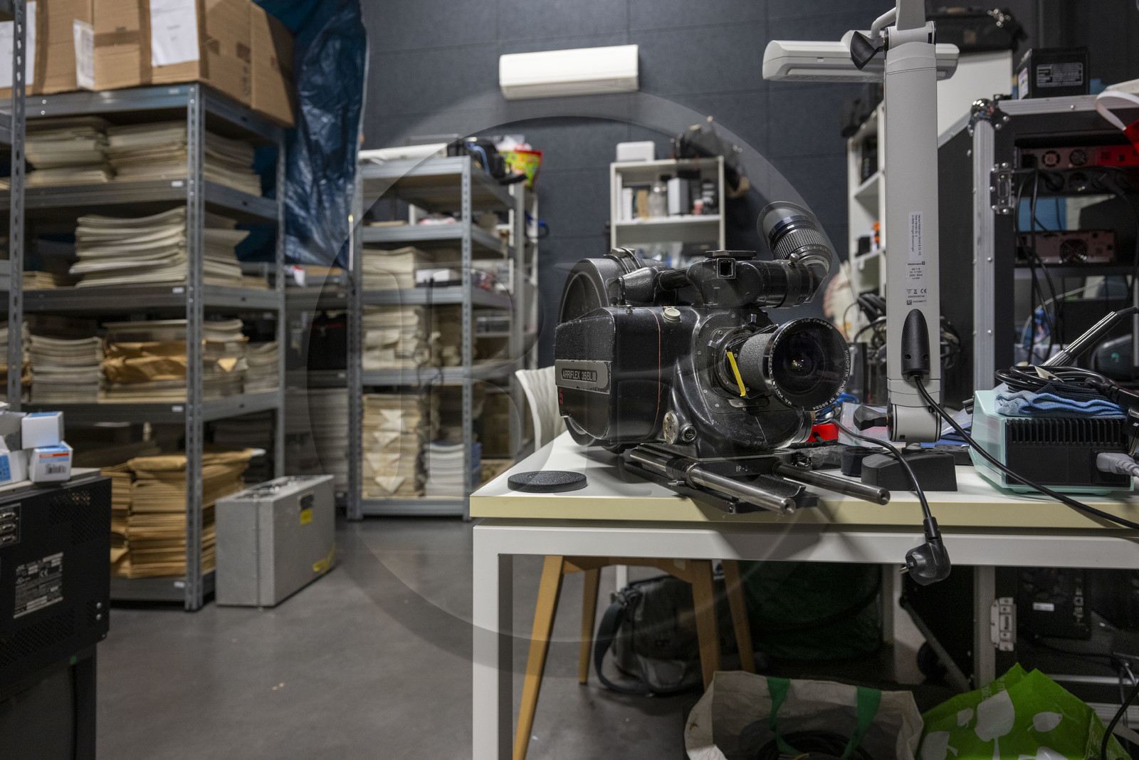 France, Côte-d'Or (21), Beaune, Atelier du cinéma Claude Lelouch, ce lieu accueille chaque année depuis 2016 douze apprentis réalisateurs sélectionnés sur concours, camera utilisée pour le film Itinéraire d'un enfant gaté (1988)