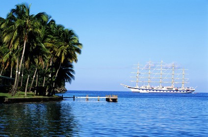 Caraïbes, île de Sainte-Lucie, le SPV Royal Clipper à l' ancre dans Marigot Bay