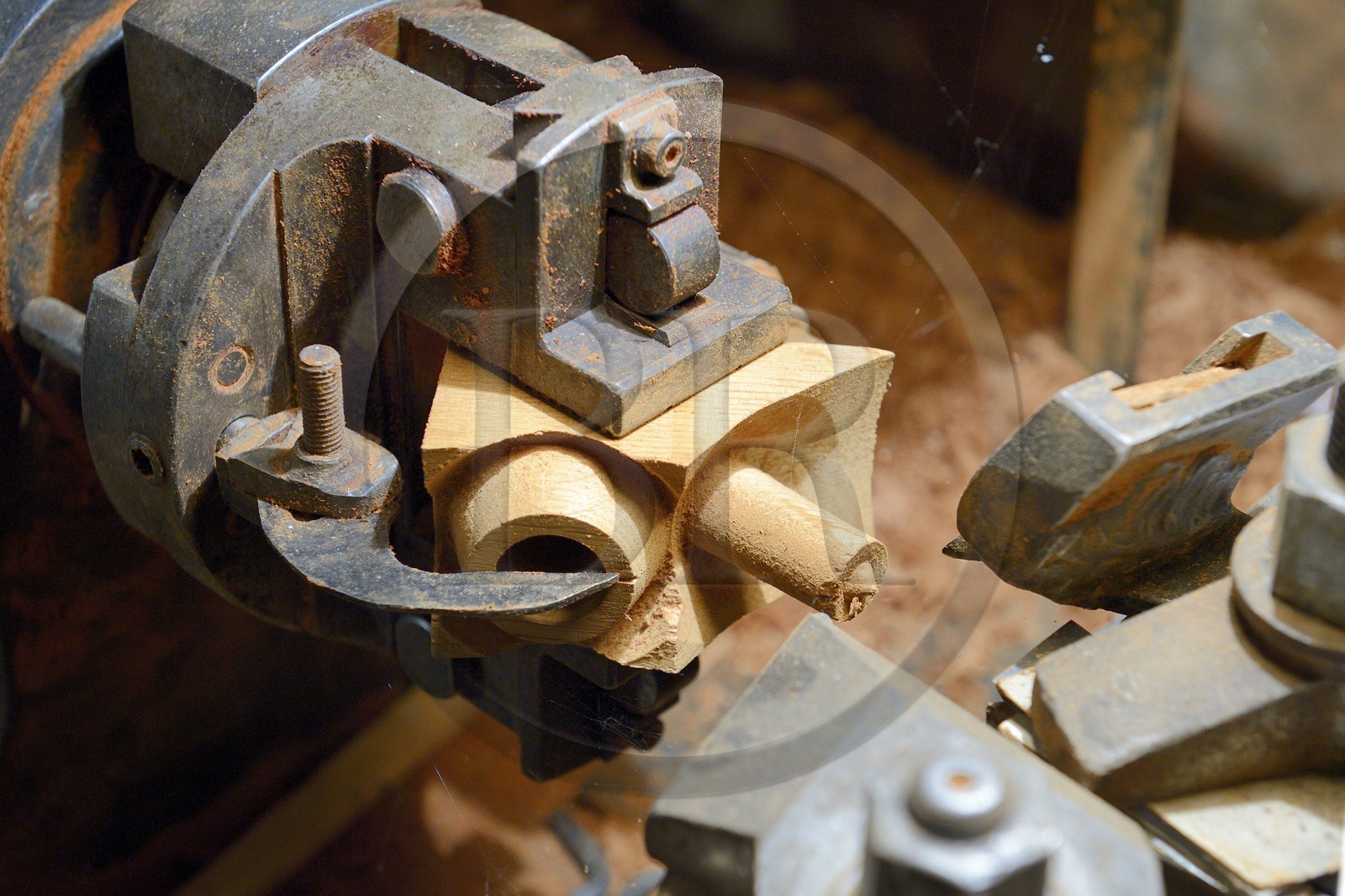 France, Corse-du-Sud (2A), région de Sartène, Fozzano, atelier du pipier-tourneur Jeff Nicolier