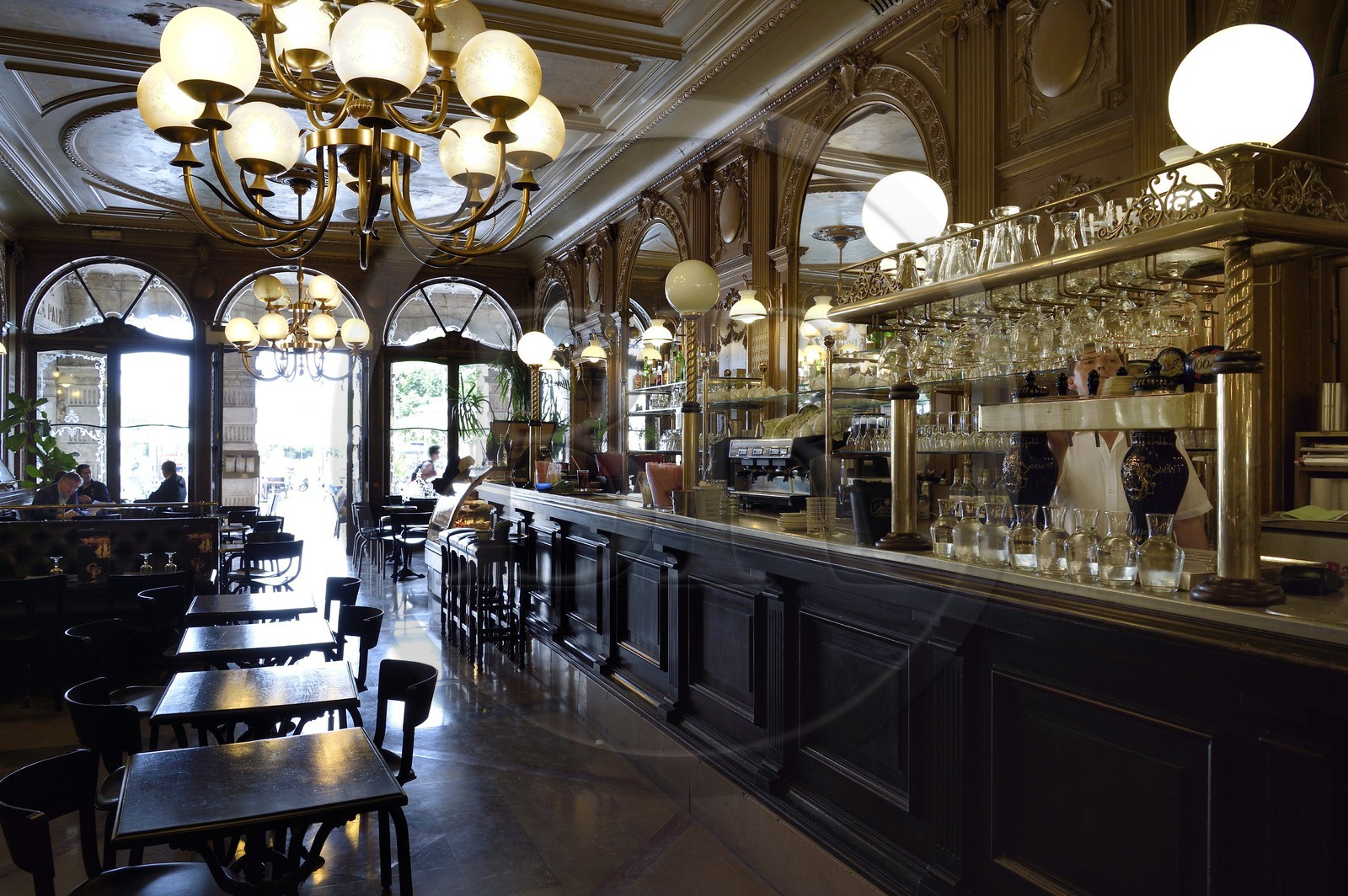 France, Charente-Maritime (17), La Rochelle, le café de la Paix créé en 1793 avec son décor Belle Époque