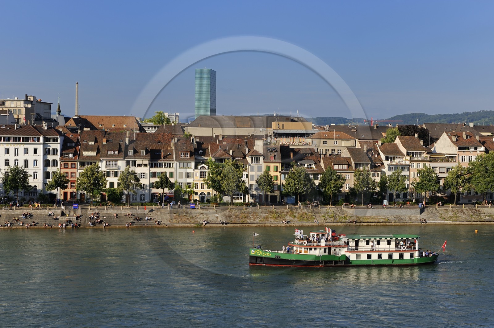 Suisse, Bâle, quartier du Petit Bâle sur la rive droite du Rhin, petite croisière sur le Rhin