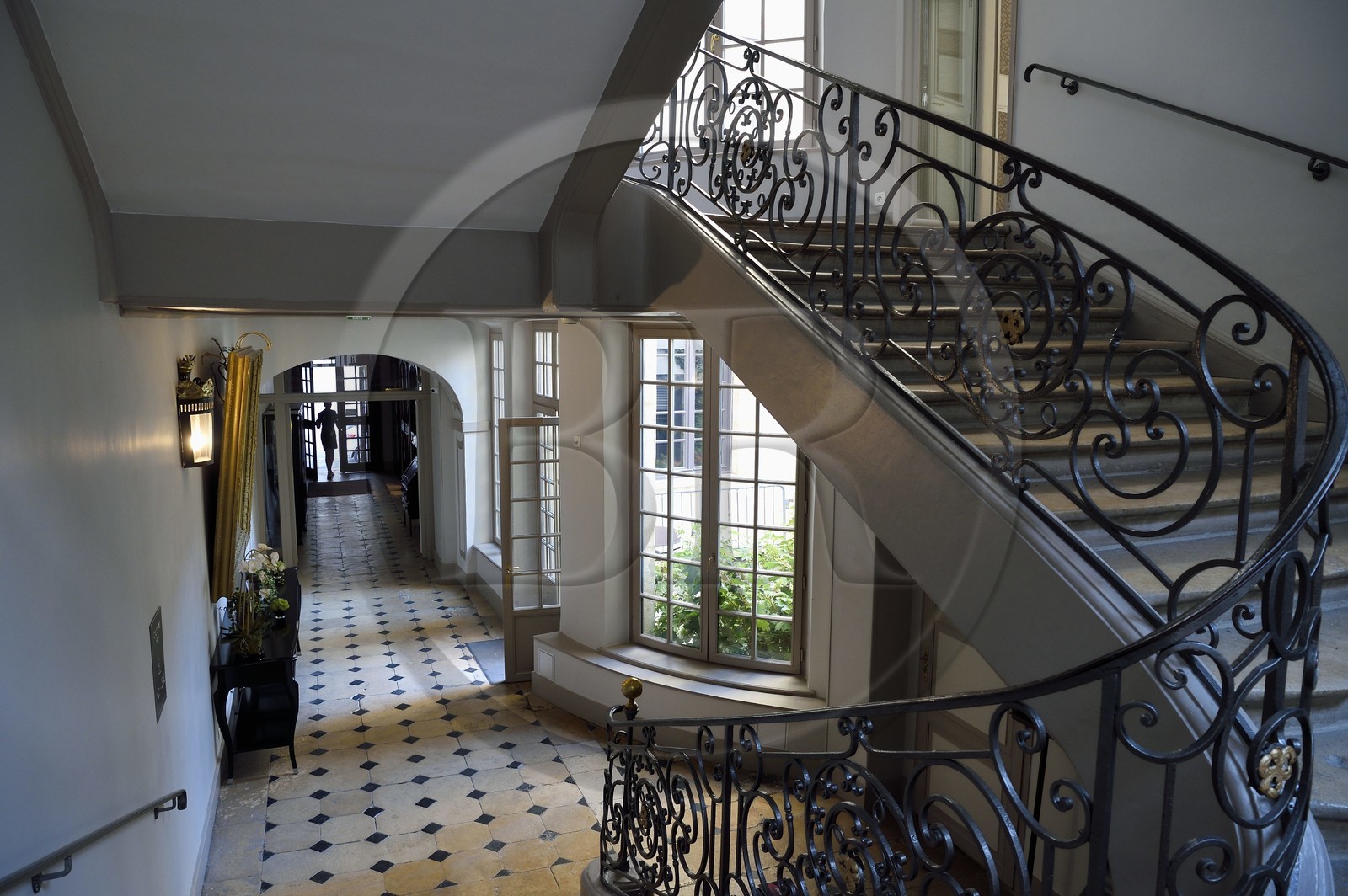 France, Meurthe et Moselle (54), Nancy, Hotel de Guise, escalier en marbre monumental et sa rampe en fer forgé d'inspiration Jean Lamour