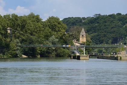 France, Rhône (69), Lyon, l'Ile Barbe située au milieu de la Saône, église romane Notre-Dame