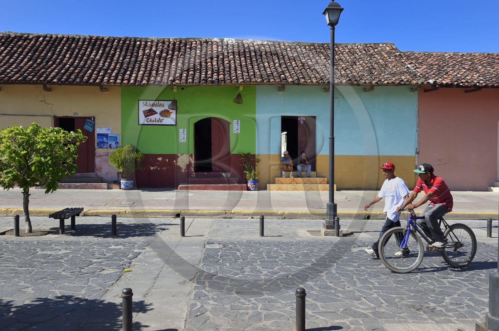 Nicaragua, Granada, colorful colonial houses in Calle Calzada