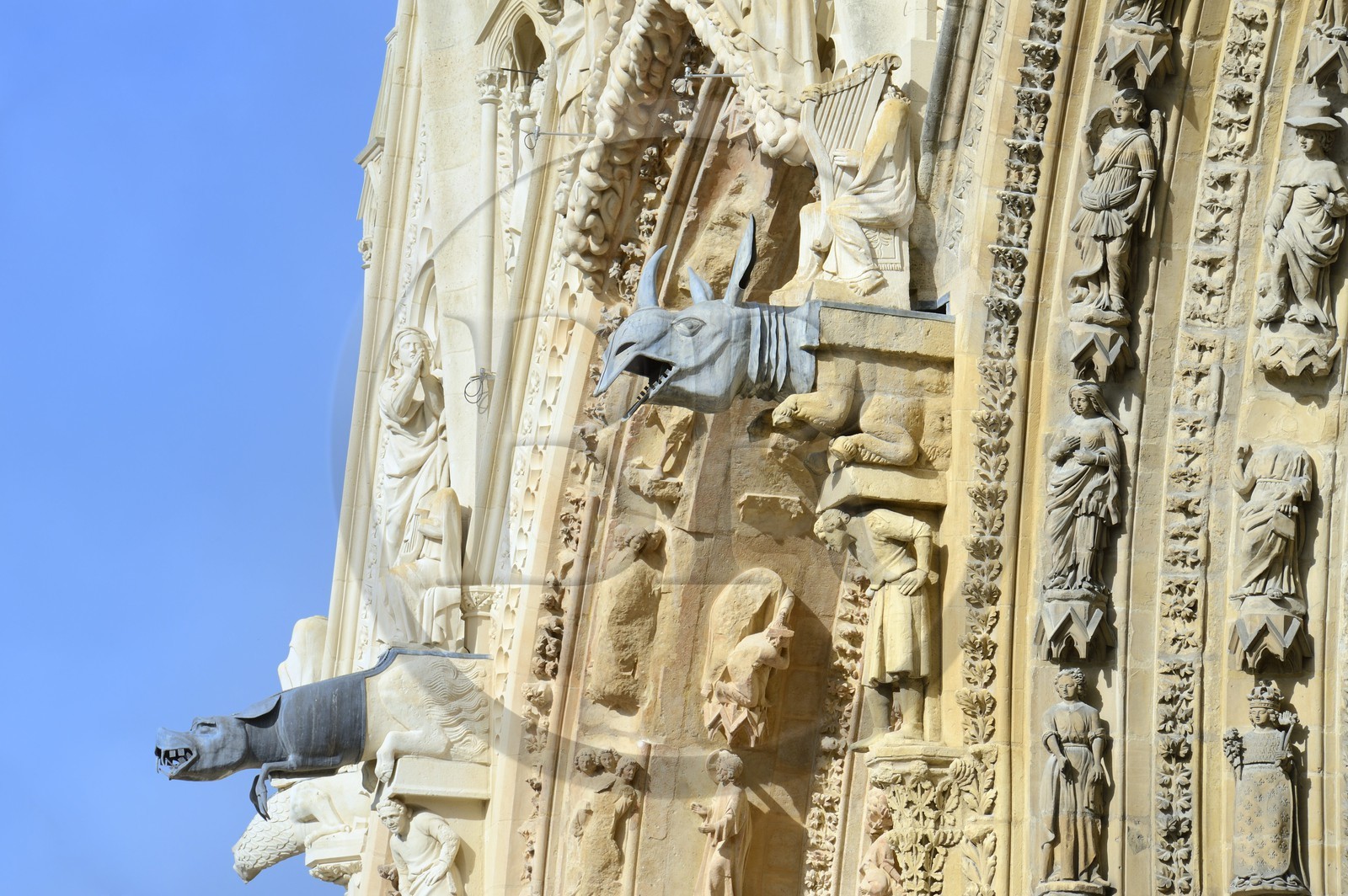 France, Marne (51), Reims, la cathédrale Notre-Dame de Reims, classée Patrimoine Mondial de l'UNESCO, gargouilles plomb et zinc (XVIIème siècle) sur la facade occidentale