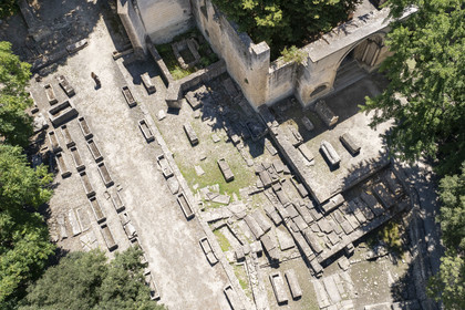 France, Bouches du Rhone, Arles, the Alyscamps, listed as World heritage by UNESCO, a pagan then Christian necropolis from the Roman era to the Middle Ages, comprising numerous sarcophagi (aerial view)