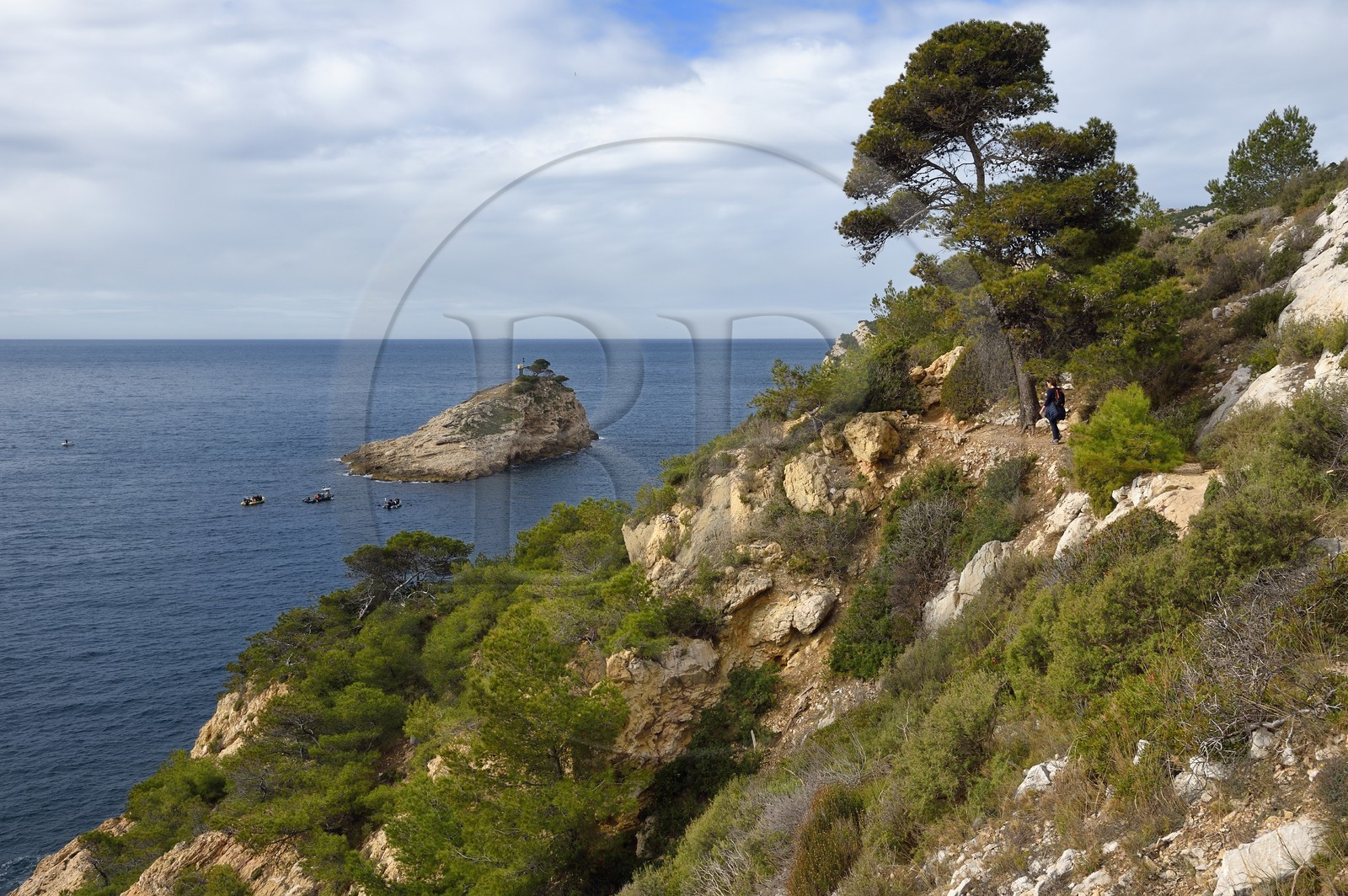 France, Bouches-du-Rhône (13), Ensuès-la-Redonne vers Marseille, la Cote Bleue, randonnée de Niolon au Cap Méjean le long du Sentier des Douaniers, la petite Ile de l'Erevine