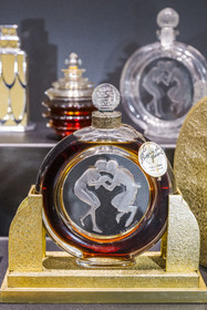 France, Bas-Rhin (67), Wingen-sur-Moder, le musée Lalique, flacon de parfum