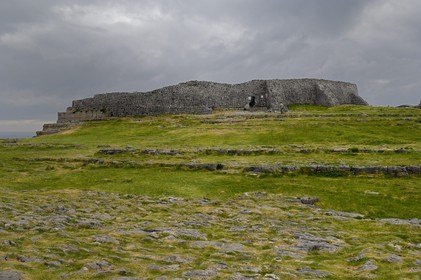 Irlande, Comté de Galway, Aran Islands, Inishmore, Kilmurvey, le fort en pierres sèches de Dun Aengus