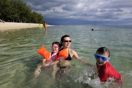 France, île de la Réunion, Saint-Paul, la plage du lagon de la Saline-les-Bains