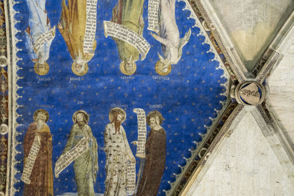 France, Vaucluse (84), Avignon, Palais des Papes classé Patrimoine mondial de l'UNESCO, salle de la Grande Audience aussi tribunal de la Rota, seuls éléments subsistant de la fresque des prophètes réalisée par Matteo Giovannetti en 1353 qui orne le voutain de la dernière travée