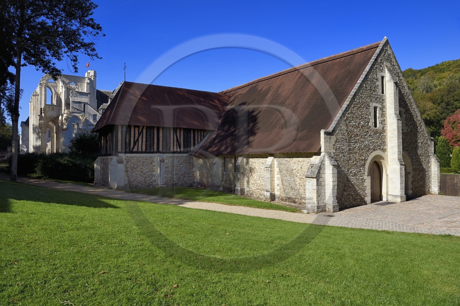 France, Seine-Maritime (76), Pays de Caux, Parc naturel régional des Boucles de la Seine normande, Saint-Wandrille-Rançon, abbaye Saint-Wandrille de Fontenelle, abbaye bénédictine fondée au VIIe siècle, la nouvelle église abbatiale