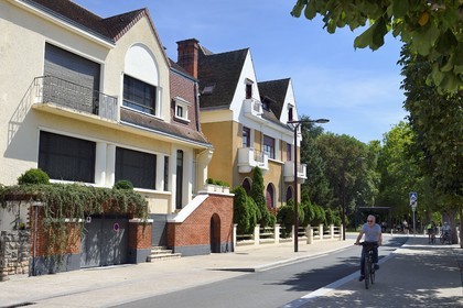 France, Allier (03), Vichy, Art Deco houses on the Quai d'Allier
