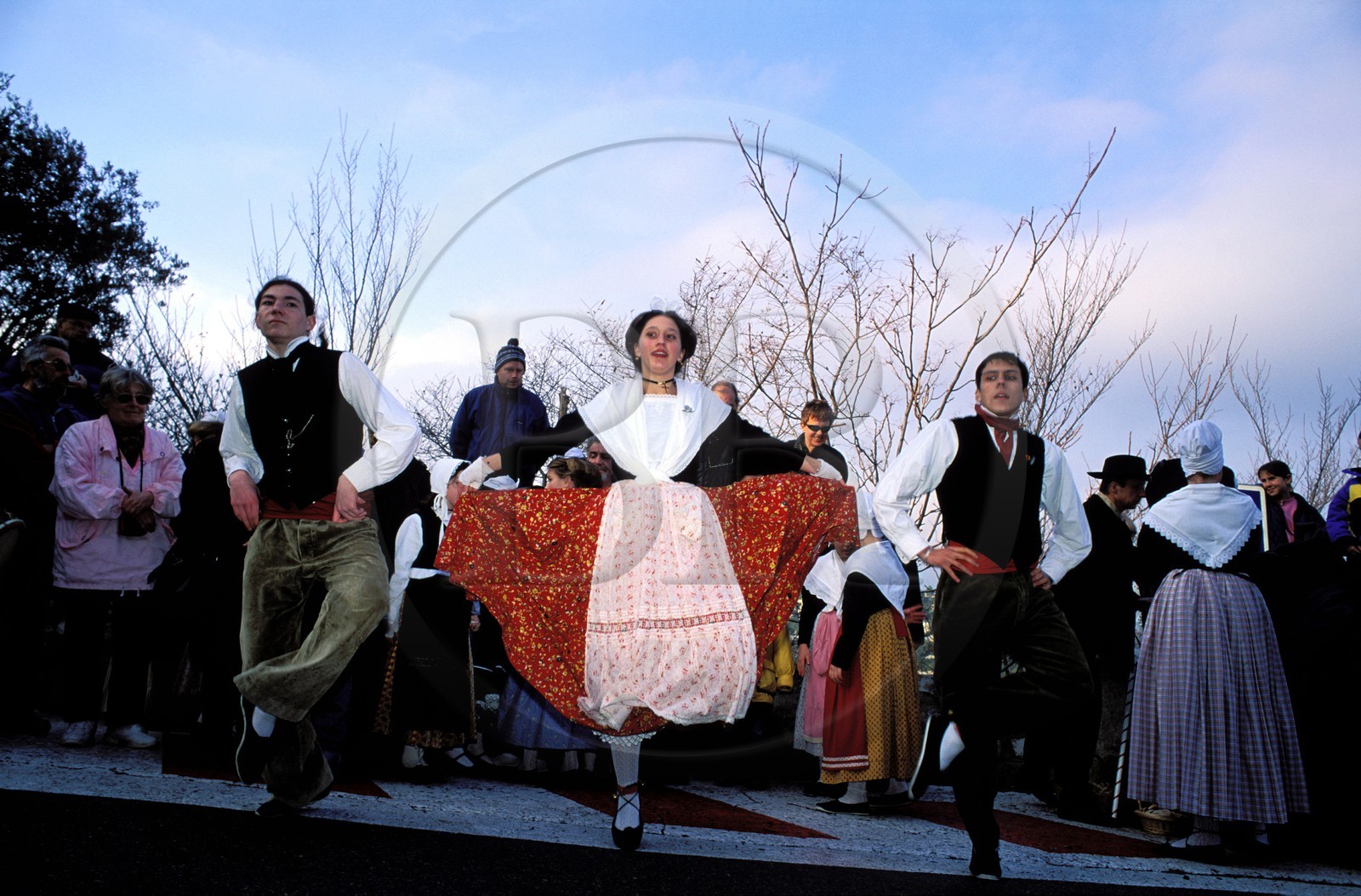 France, Bouches-du-Rhône (13), Les Baux-de-Provence, labellisé Les Plus Beaux Villages de France, fêtes de Noël, danses traditionnelles, aubade
