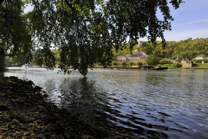 France, Val-d'Oise (95), parc naturel du Vexin français, la Roche-Guyon, labellisé Les Plus Beaux Villages de France, le château et la Seine