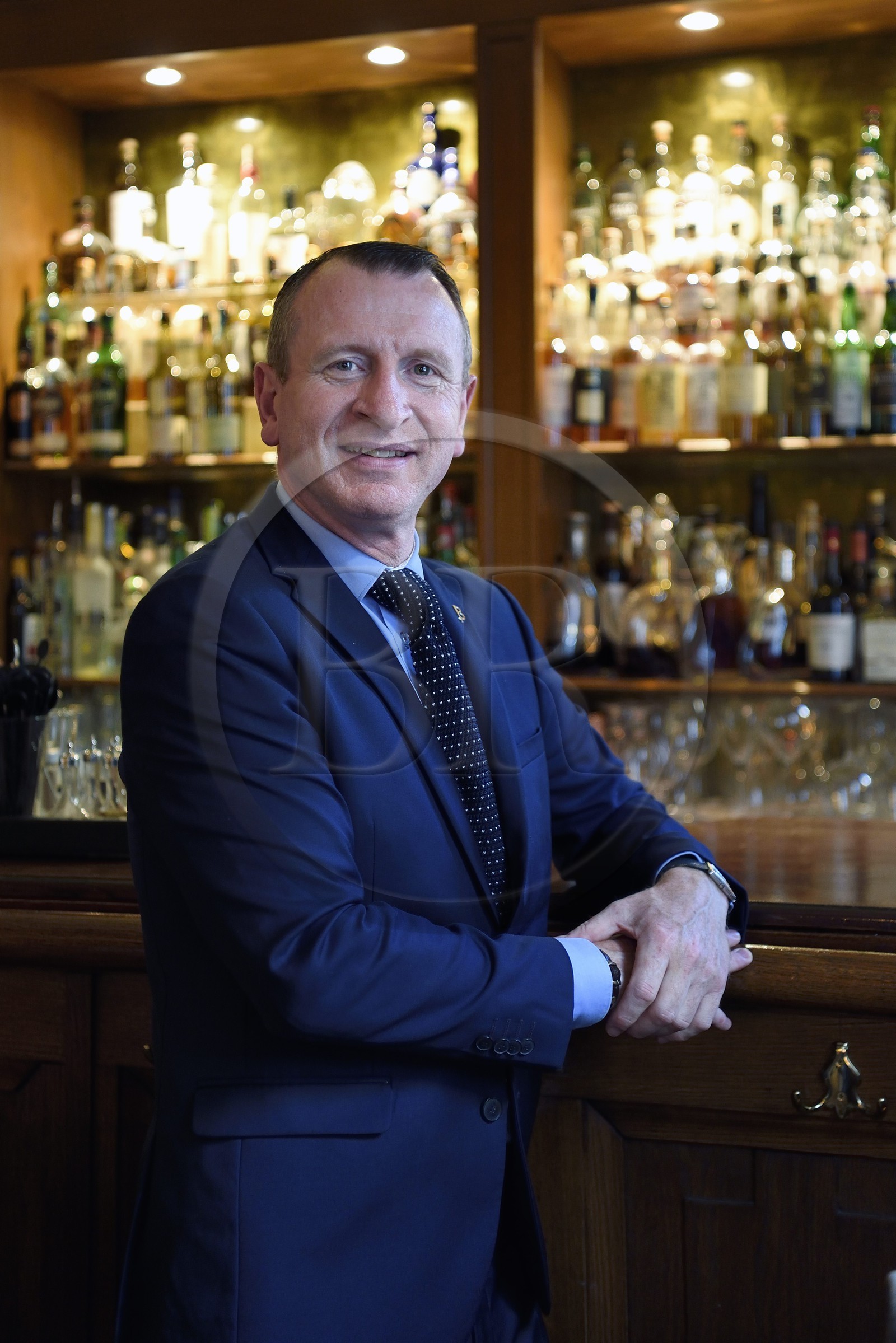 France, Calvados (14), Pays d'Auge, Deauville, Bar de l'Hotel Normandy Barriere, le chef barman Marc Jean