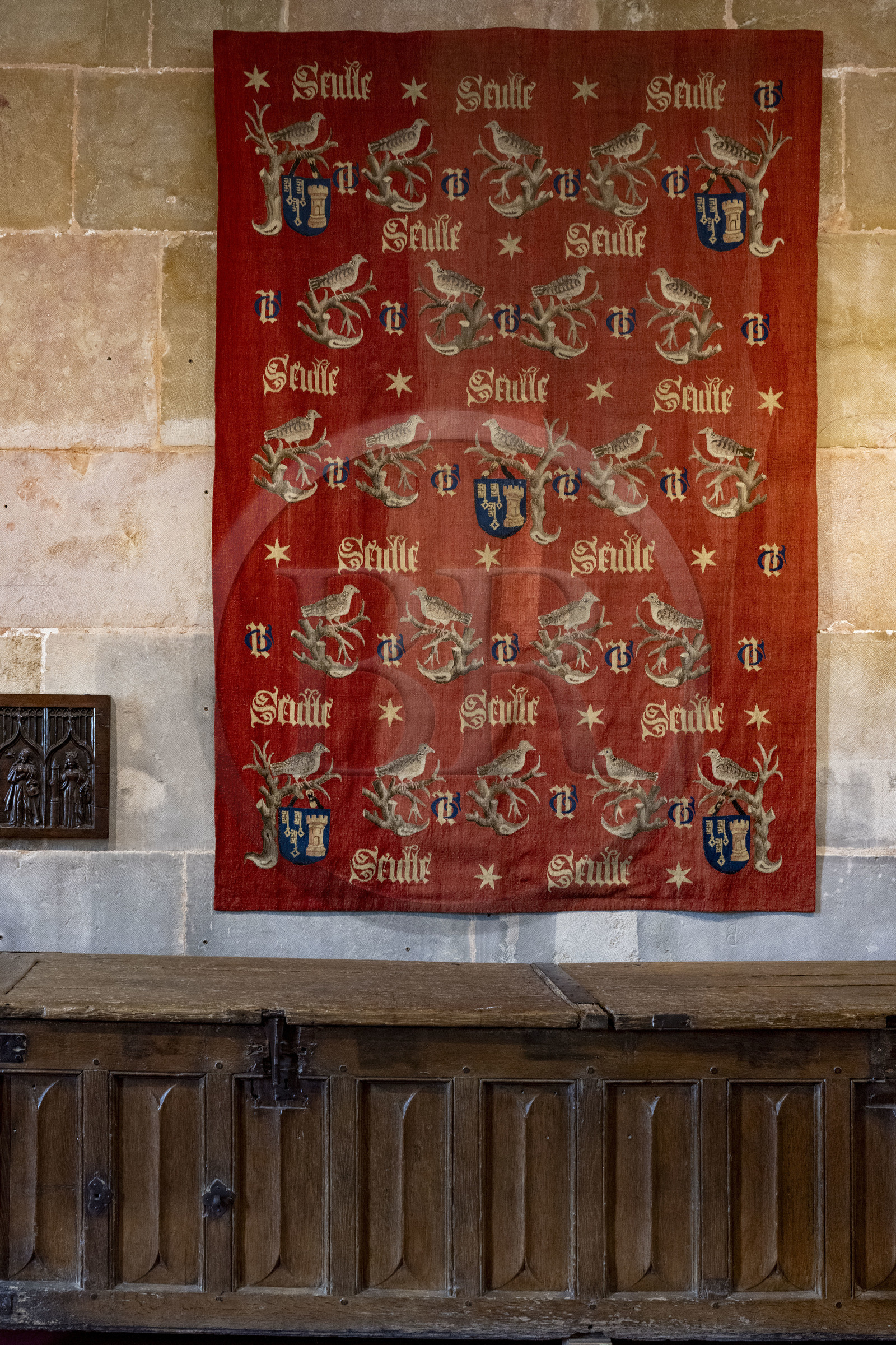 France, Côte-d'Or (21), Beaune, zone classée Patrimoine Mondial de l'UNESCO, Hospices de Beaune, l'Hôtel-Dieu, la devise galante “Seulle étoile” rappelle que l'épouse Guigone de Salins du chancelier Nicolas Rolin était la seule dame de ses pensées, l’astre qui montrait la voie du salut, la première référence reste néanmoins la Vierge Marie