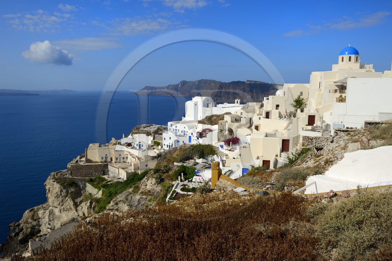 Grèce, Les Cyclades, mer Égée, île de Santorin (Thira ou Théra), le village de Oia qui surplombe la Caldera